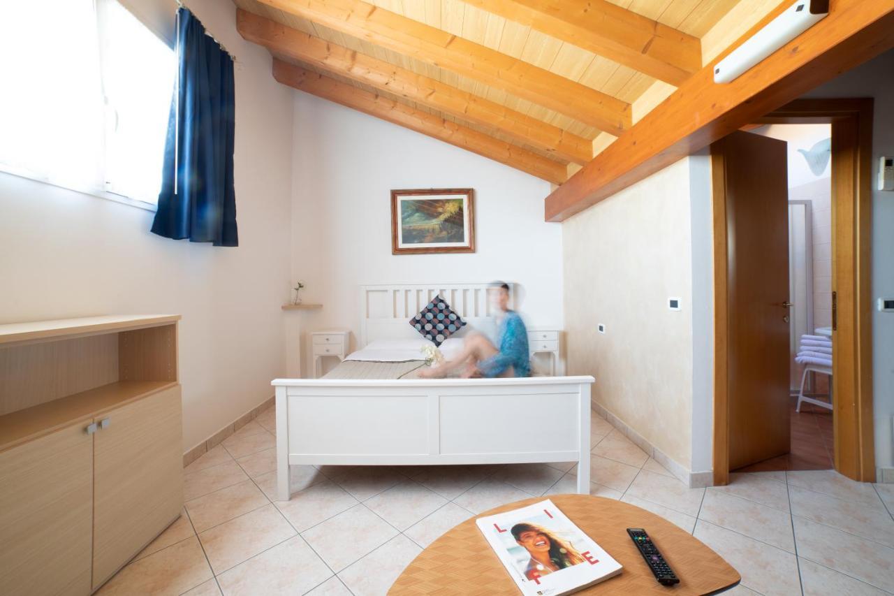 Family Room - Attic,1398845786:JPEG